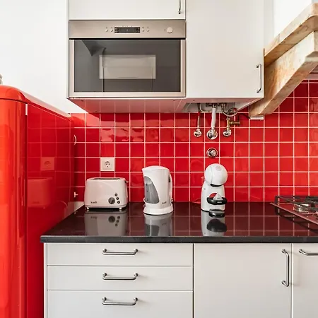 Akicity Alameda Yellow Apartment Lisbon