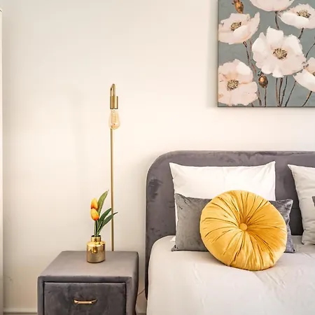 Apartment Akicity Alameda Yellow Lisbon